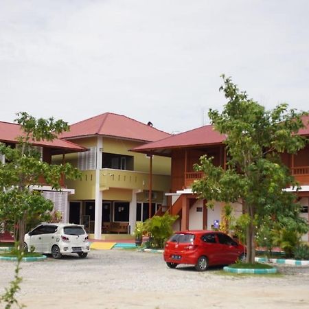 Granada Inn Palu Buitenkant foto