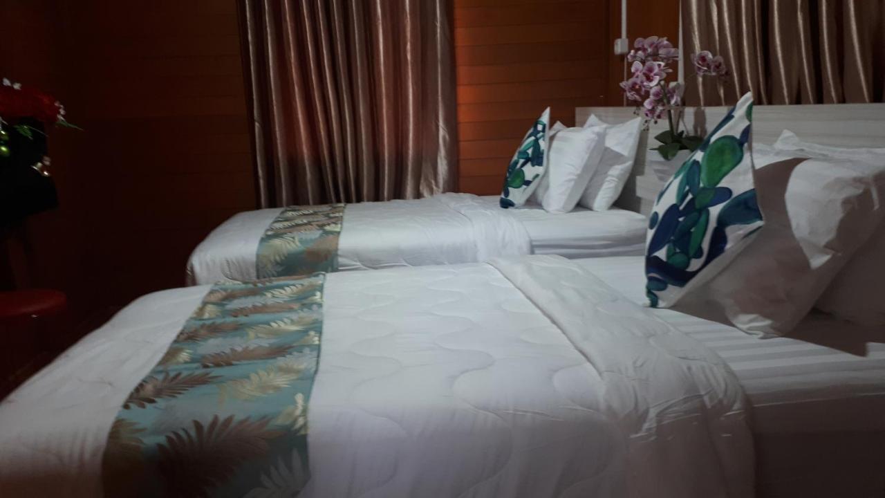 Granada Inn Palu Buitenkant foto